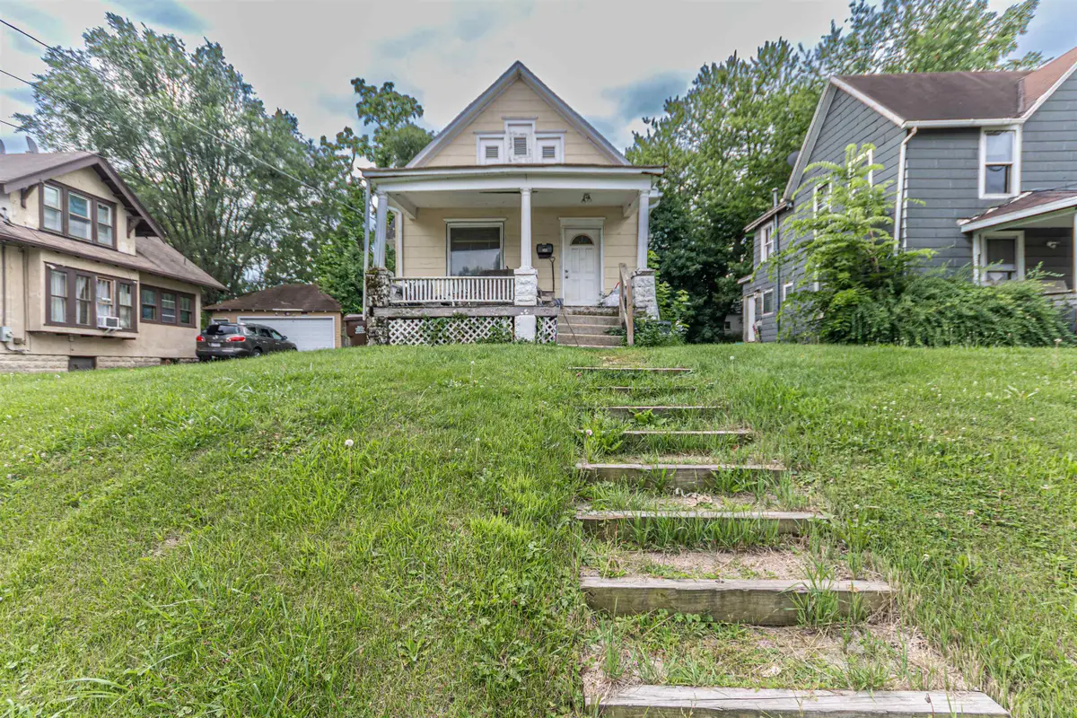 245 W Homer Street, Freeport, IL 61032 - #1