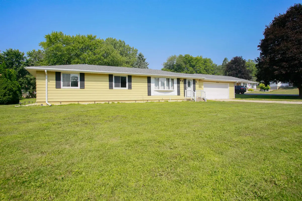 2026 Eagle Drive, Freeport, IL 61032 - #1