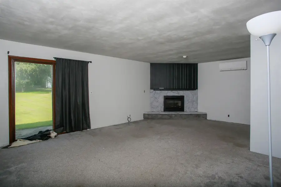 2026 Eagle Drive, Freeport, IL 61032 - #2
