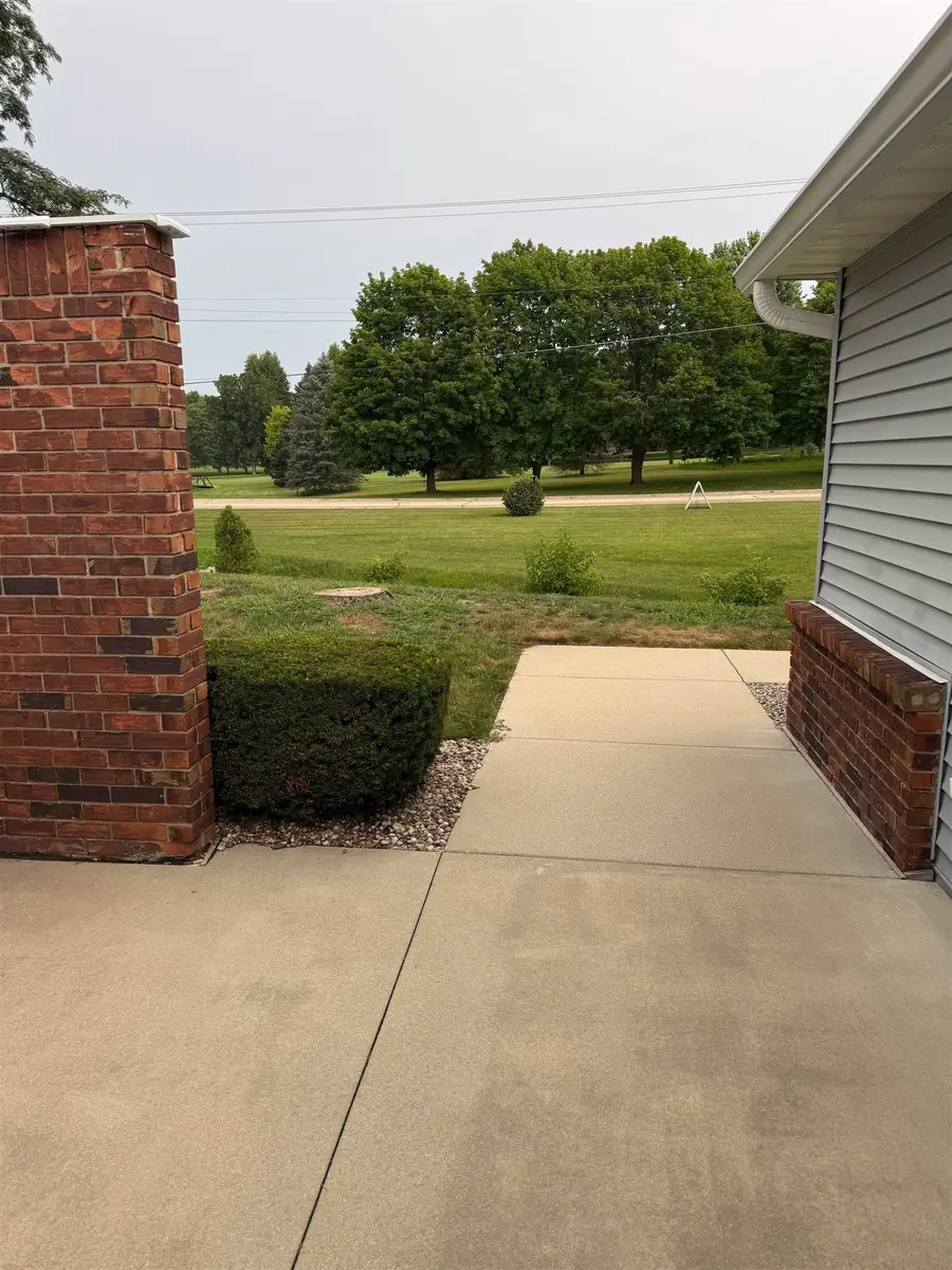 615 Woodbridge Lane, Freeport, IL 61032 - #2