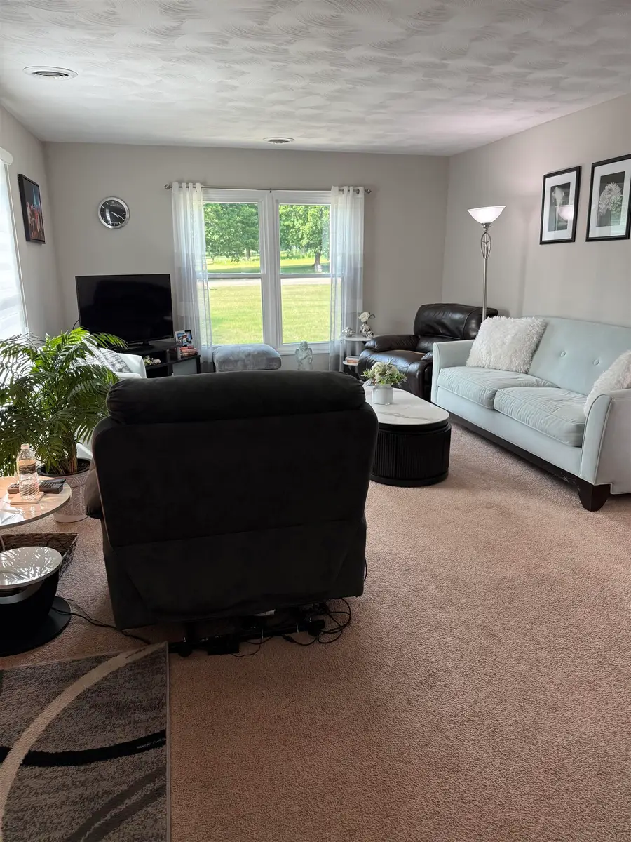615 Woodbridge Lane, Freeport, IL 61032 - #3