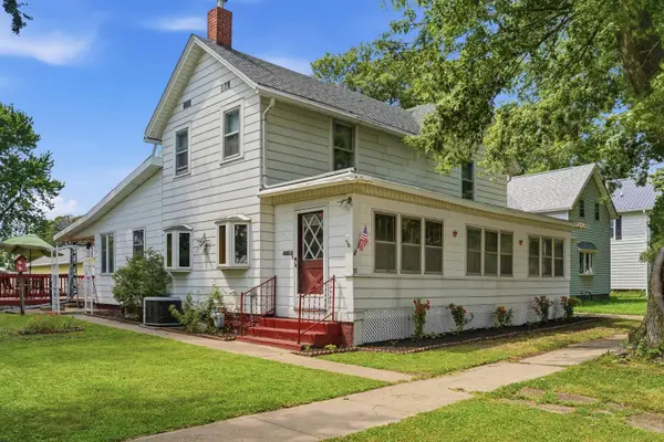 22 N Metcalf Avenue, AMBOY, IL 61310