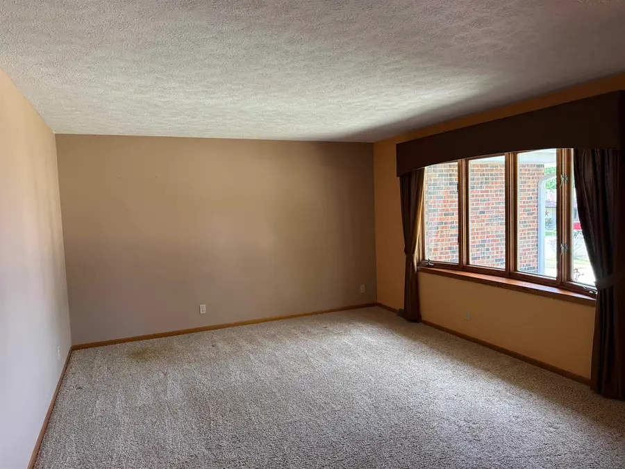 2109 W Cimarron Drive, Freeport, IL 61032 - #3