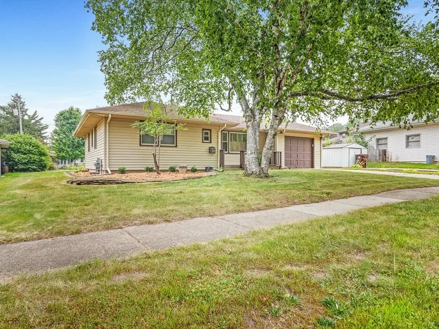 3816 Beach St, Rockford, IL 61108 - #2