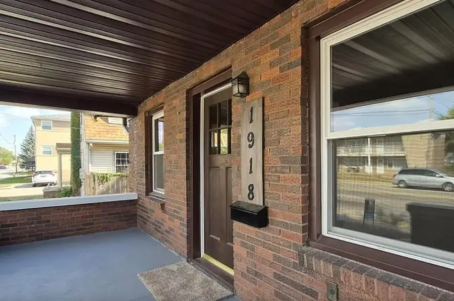 1918 Auburn Street, Rockford, IL 61103 - #3