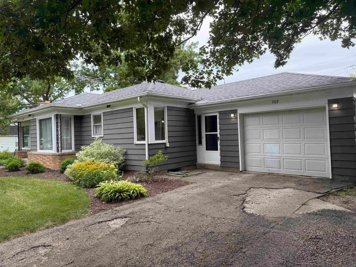 307 N Walnut Avenue, Forreston, IL 61030 - #1