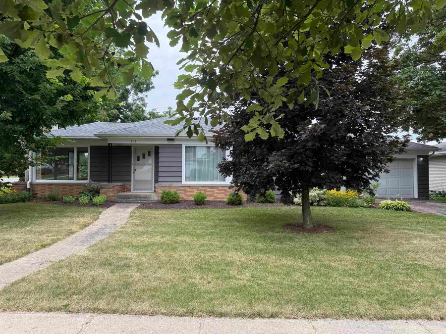307 N Walnut Avenue, Forreston, IL 61030 - #2