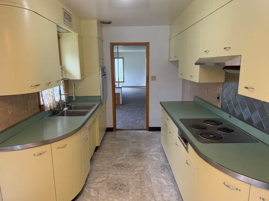 307 N Walnut Avenue, Forreston, IL 61030 - #3