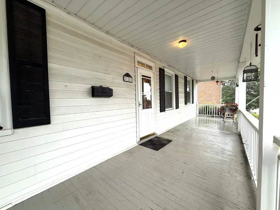 125 S High St, Galena, IL 61036 - #2