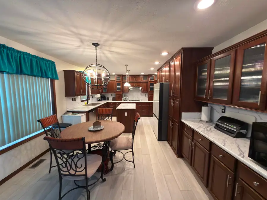 619 Park Avenue, Belvidere, IL 61008 - #3