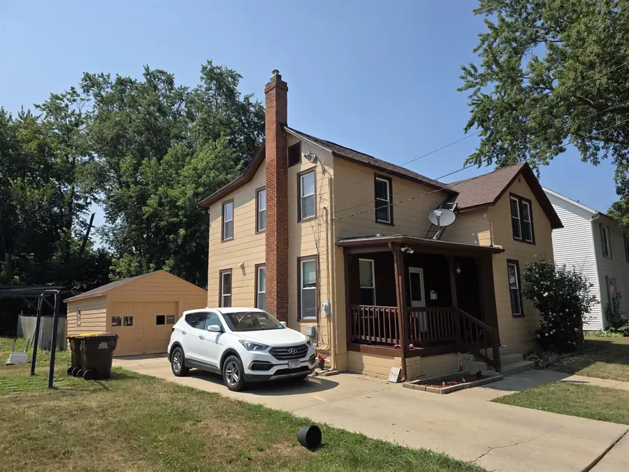 708 S Blackhawk, Freeport, IL 61032 - #2