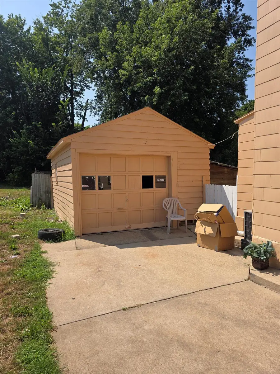 708 S Blackhawk, Freeport, IL 61032 - #3