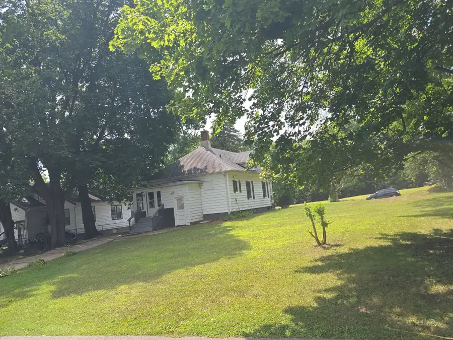317 N Hinkley Avenue, Rockford, IL 61101 - #3