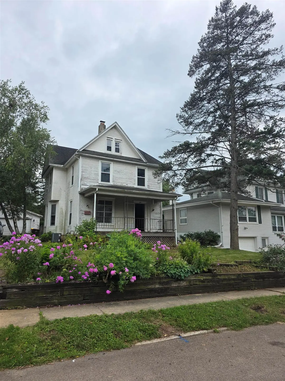 29 E Jefferson, Freeport, IL 61032 - #1