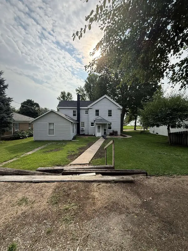 607 S Jackson, MOUNT CARROLL, IL 61053