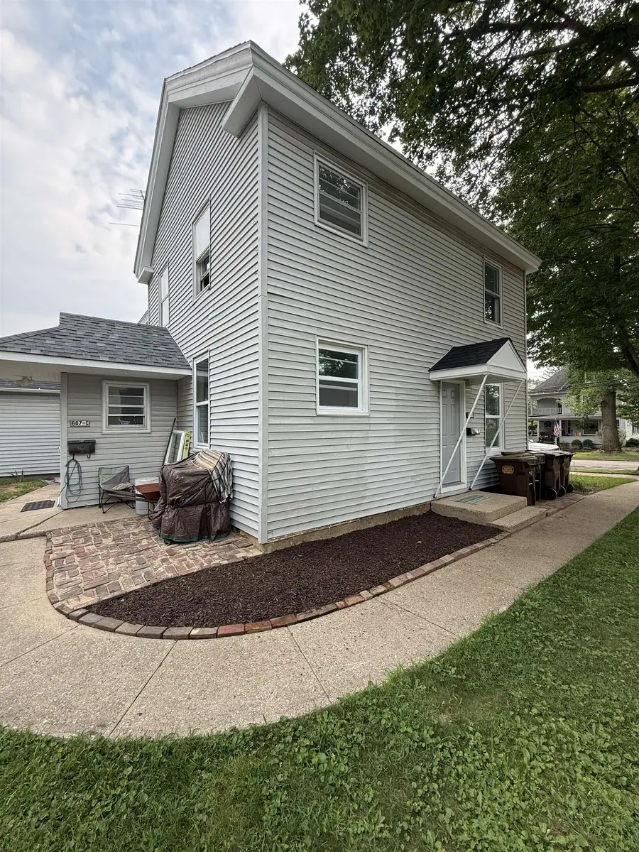 607 S Jackson, Mount Carroll, IL 61053 - #2