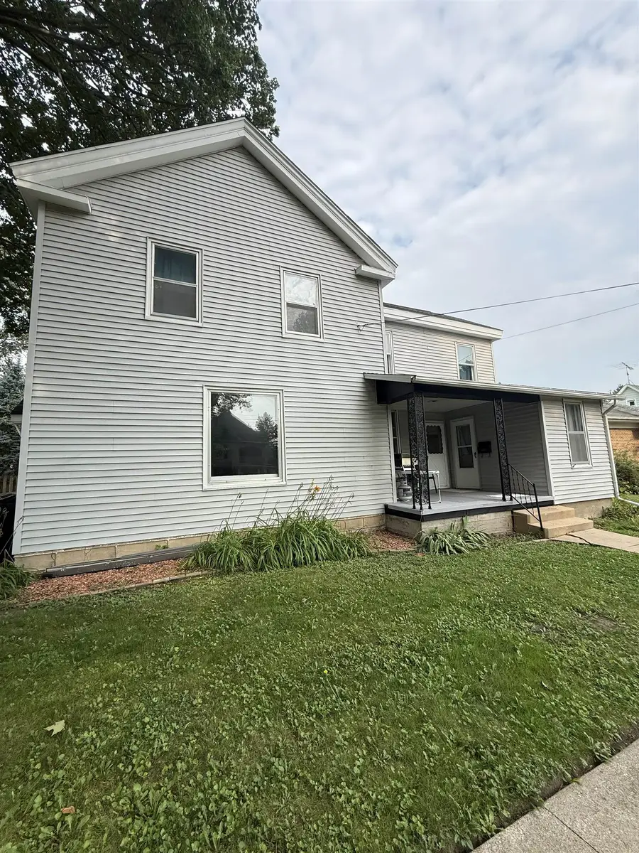 607 S Jackson, Mount Carroll, IL 61053 - #3