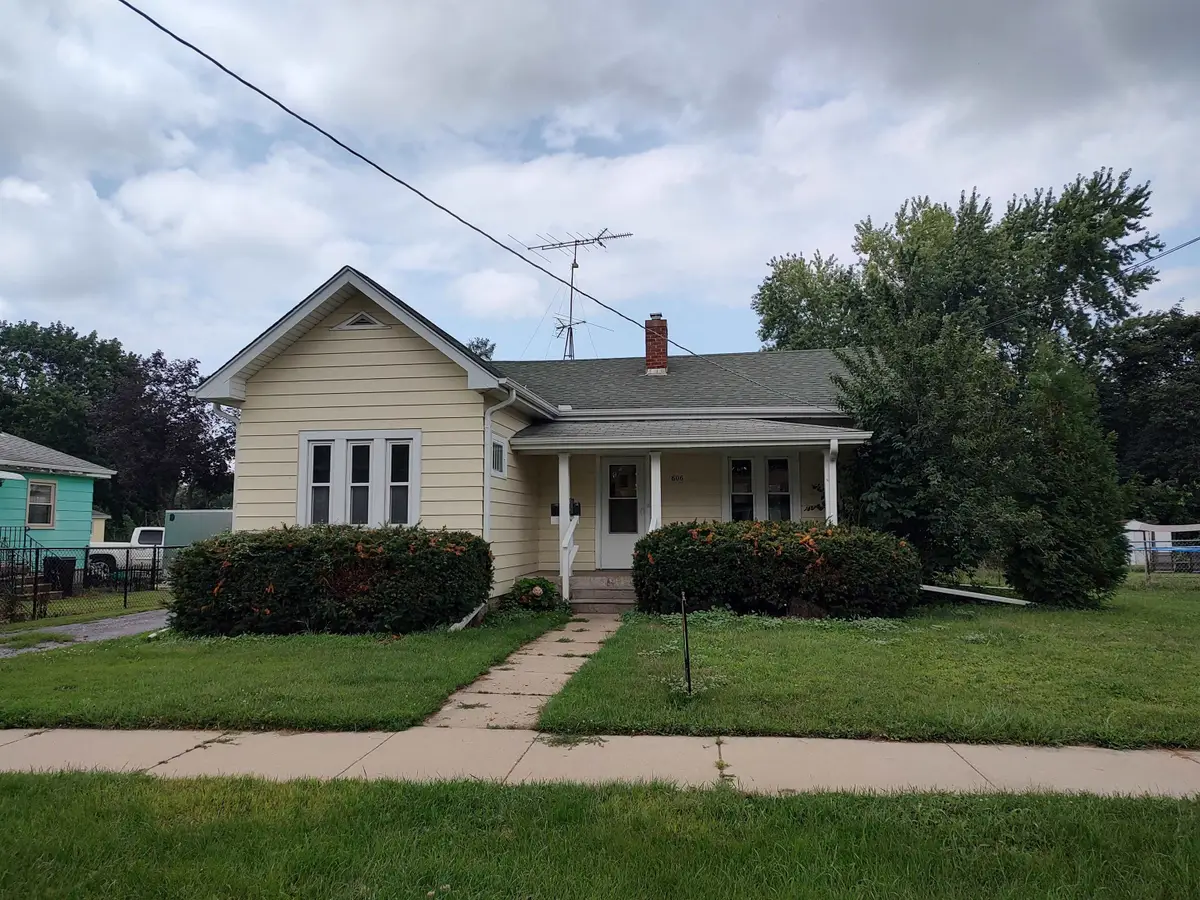 606 E Perry Street, Belvidere, IL 61008 - #1