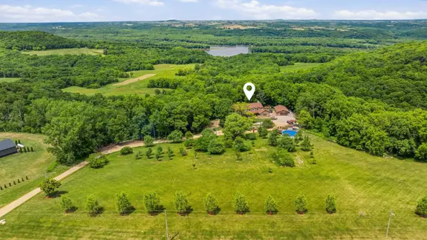 1763 St Catherine Road, BELLEVUE, IA 52031
