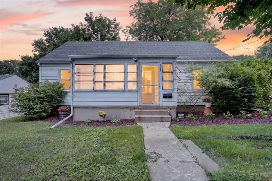 961 W Jefferson Street, Freeport, IL 61032 - #2