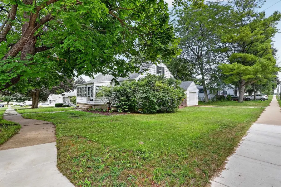 961 W Jefferson Street, Freeport, IL 61032 - #3