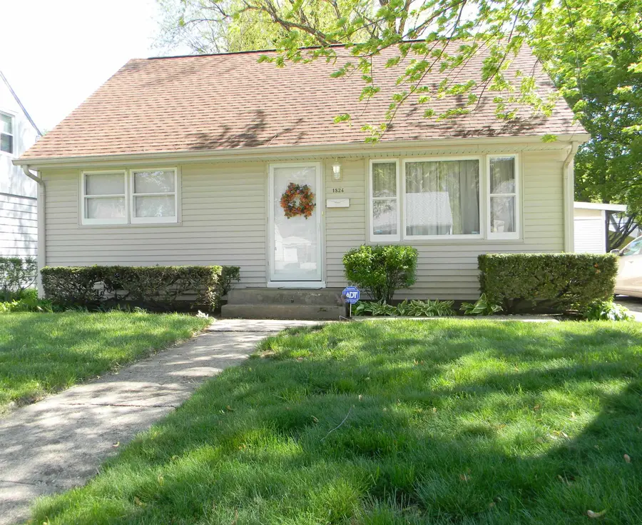 1824 Crestwood Avenue, Rockford, IL 61103 - #2