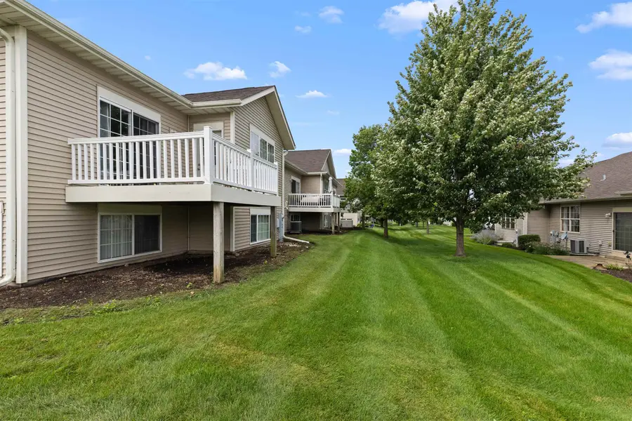 7586 Blairmore Dr, Rockford, IL 61107 - #3
