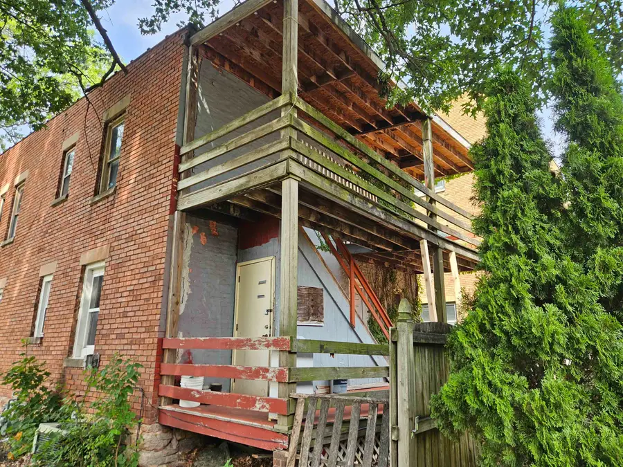210 S 6th Street, Rockford, IL 61104 - #2