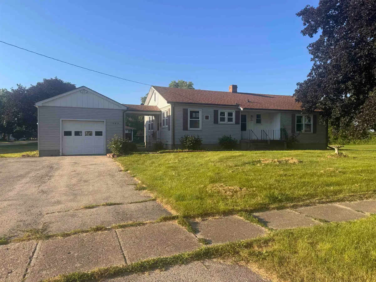 203 E 2nd Street, Genoa, IL 60135 - #1