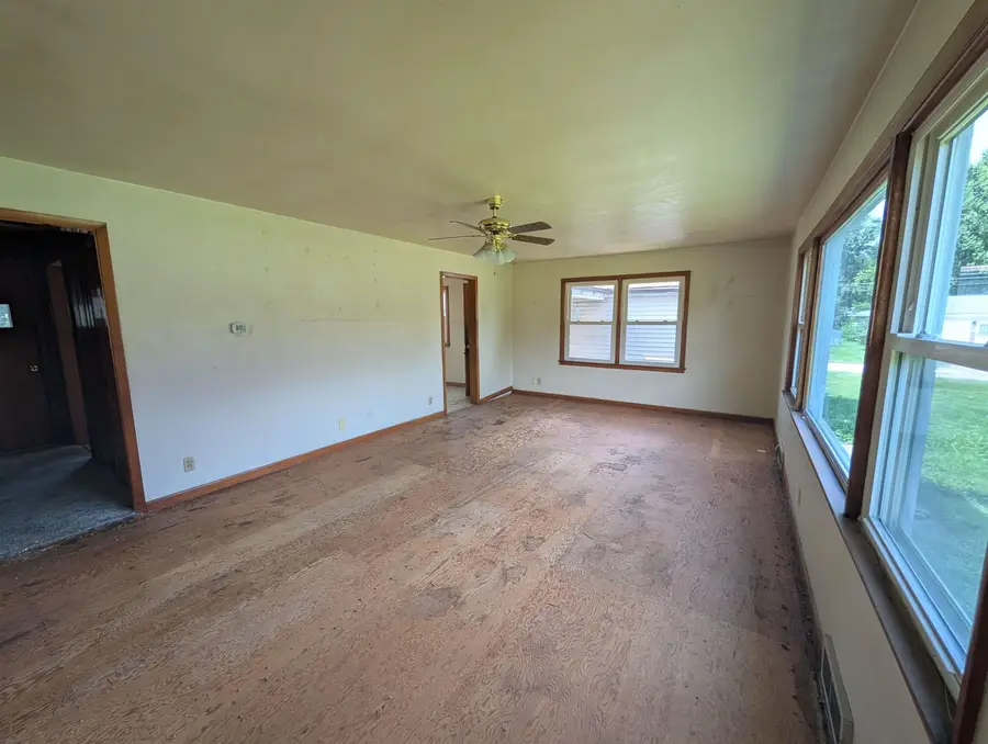 203 E 2nd Street, Genoa, IL 60135 - #3