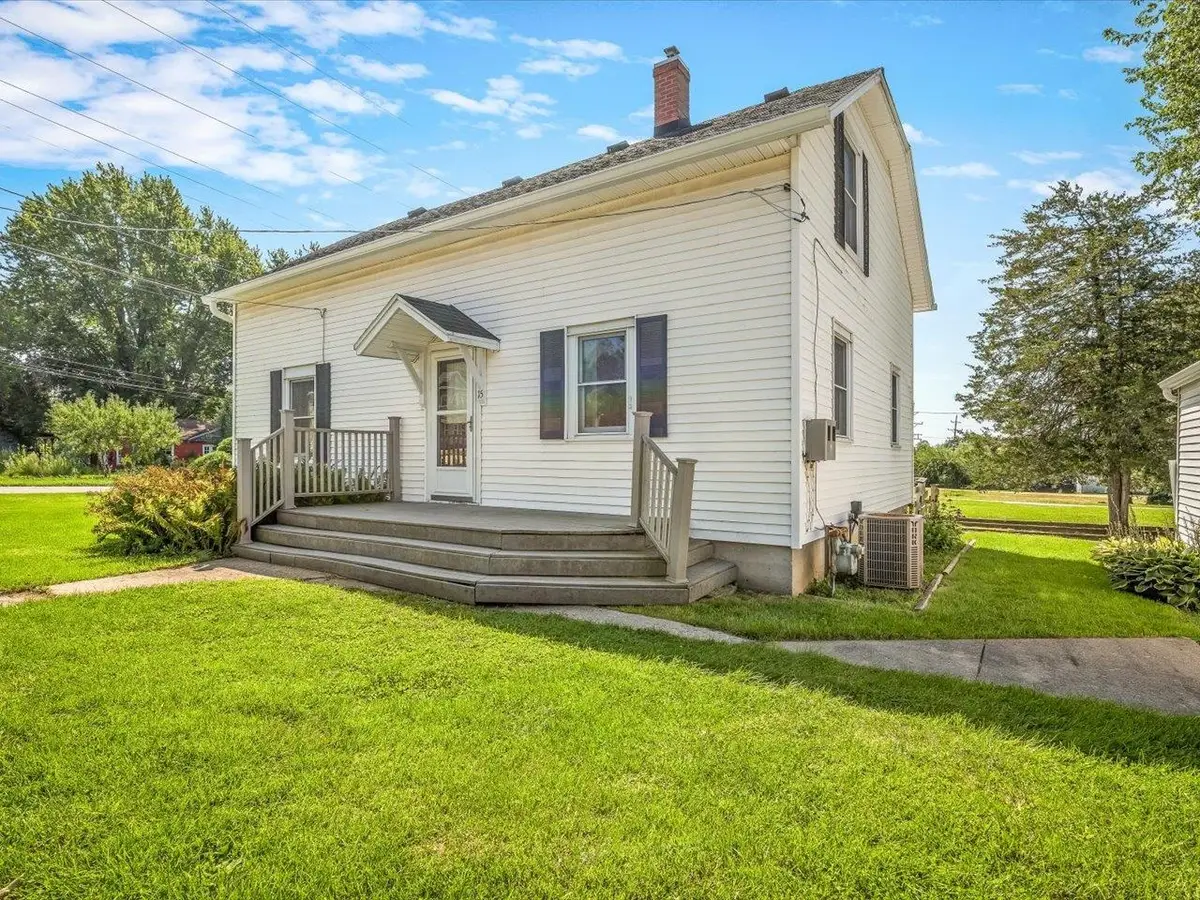 15 W Walnut Street, Cedarville, IL 61013 - #1