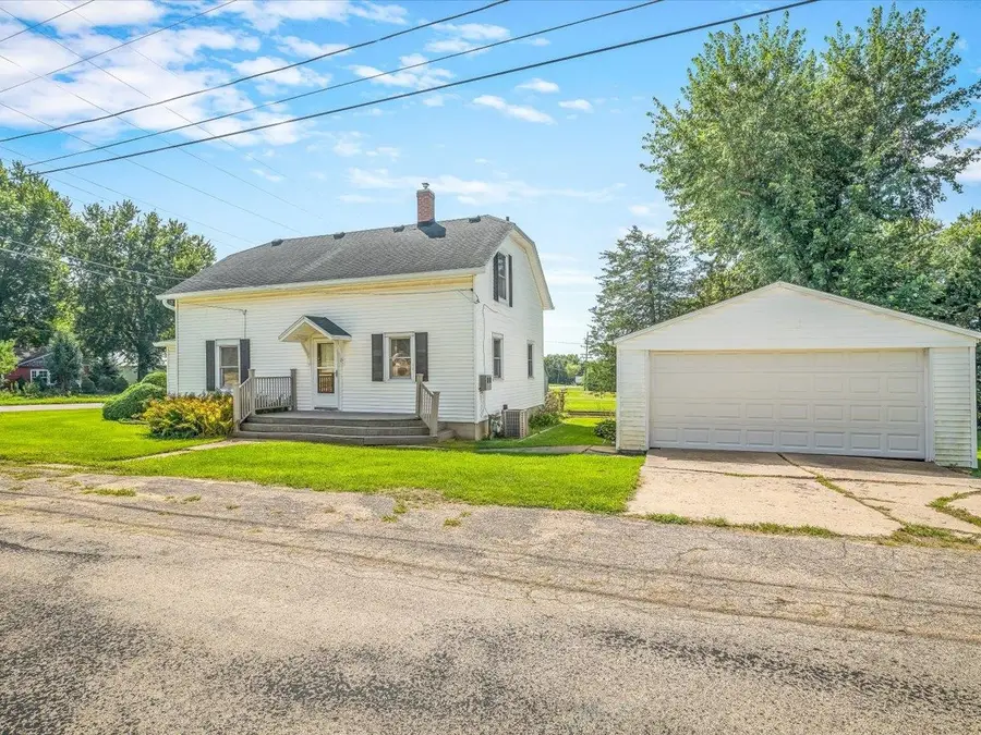 15 W Walnut Street, Cedarville, IL 61013 - #2