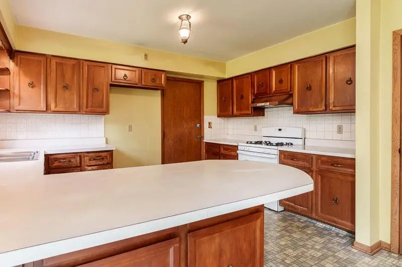5803 CLARENDON Drive, Rockford, IL 61114 - #3
