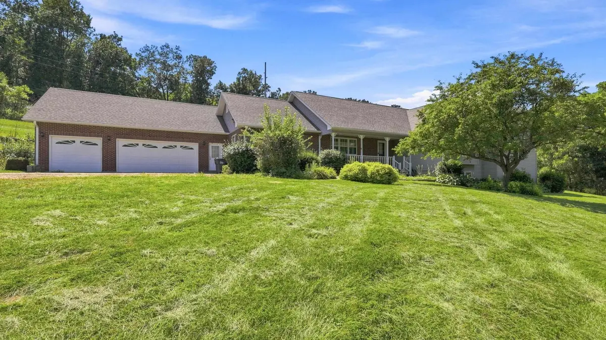 1135 W Menzemer, Elizabeth, IL 61028 - #1