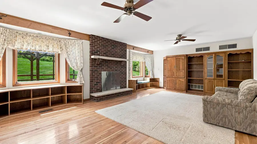 1135 W Menzemer, Elizabeth, IL 61028 - #3