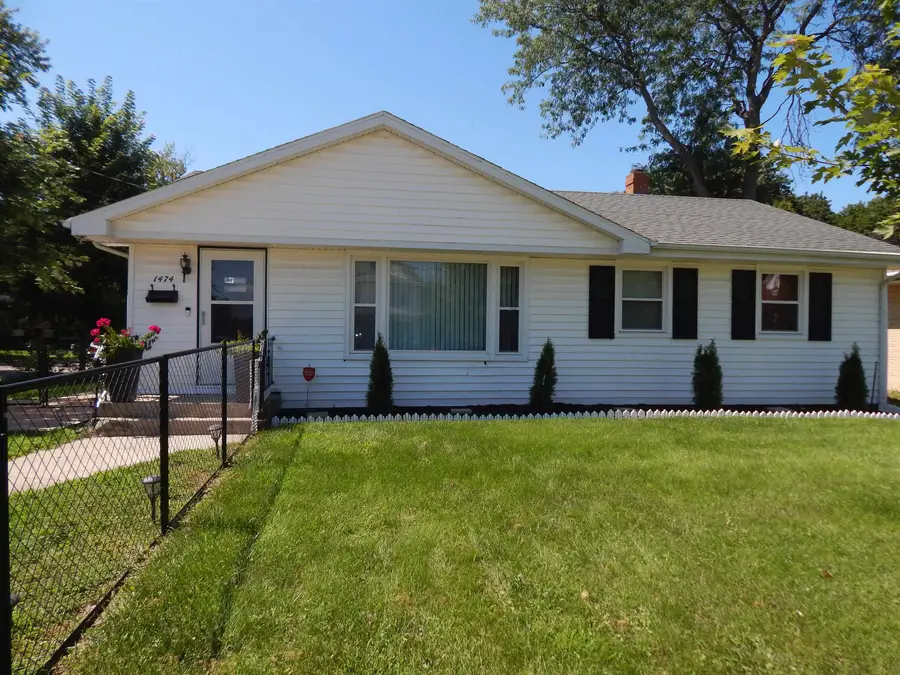 1474 S Carroll Avenue, Freeport, IL 61032 - #2