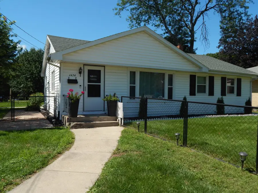 1474 S Carroll Avenue, Freeport, IL 61032 - #3