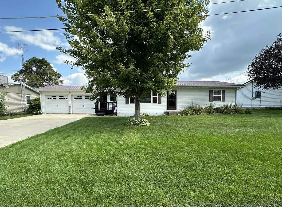 205 Sherwood Lane, Lena, IL 61048 - #1