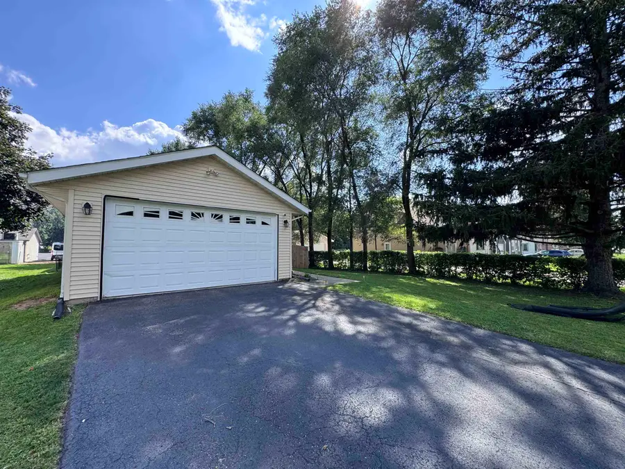 837 Maple Avenue, Machesney Park, IL 61115 - #2