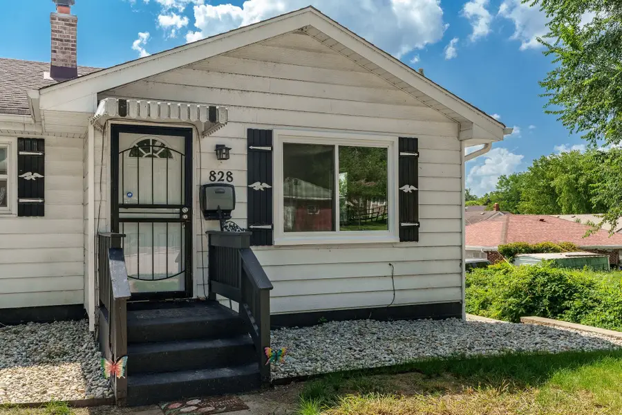 828 Indiana Avenue, Rockford, IL 61102 - #3