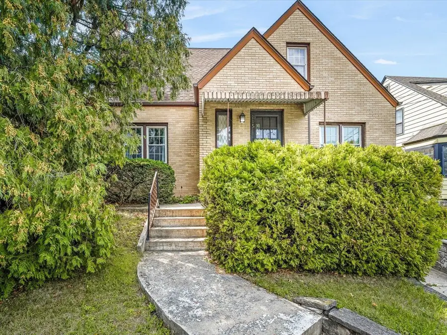 205 ST. Louis Avenue, Rockford, IL 61104 - #3