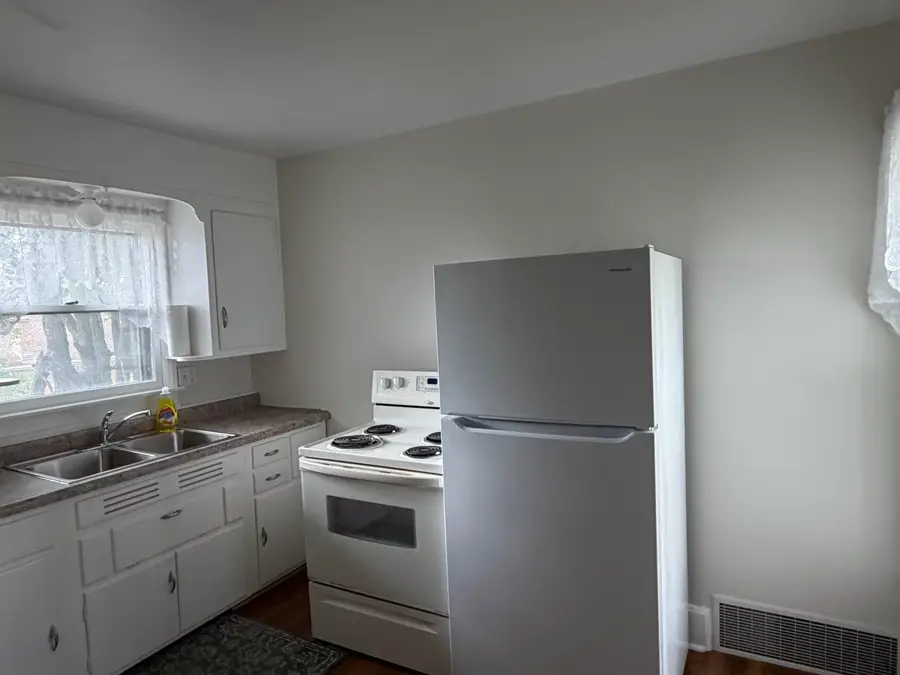 849 1/2 Lincoln, Freeport, IL 61032 - #2