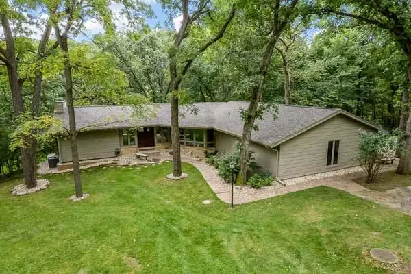 11206 HAVENS WOOD Road, ROSCOE, IL 61073