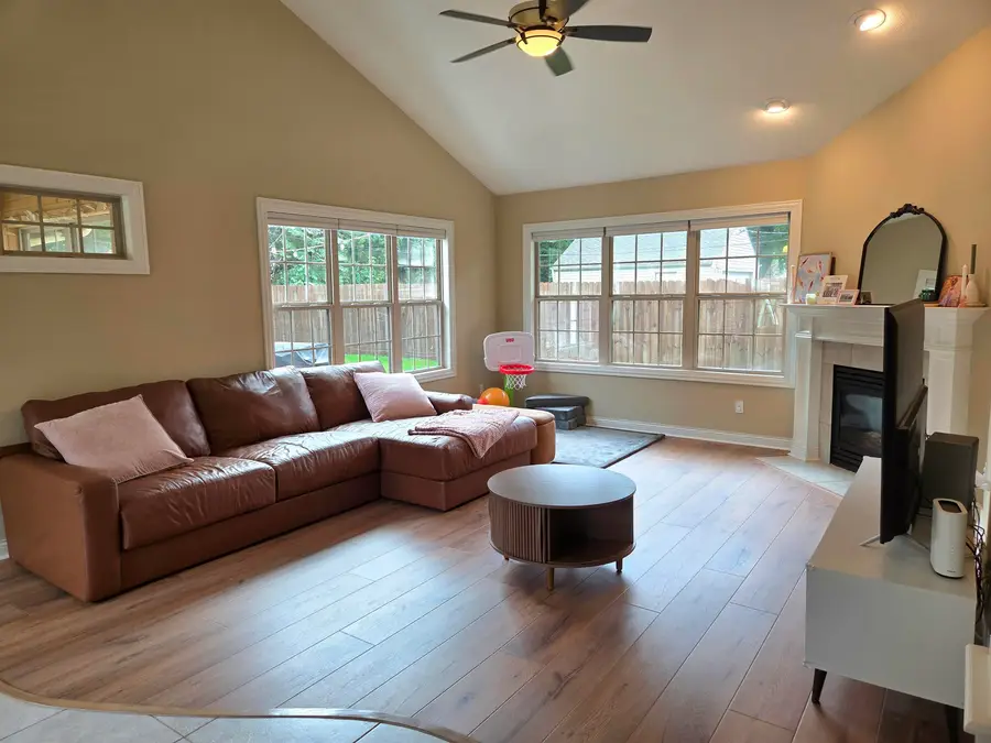 519 N Oak Knolls Avenue, Rockford, IL 61107 - #3