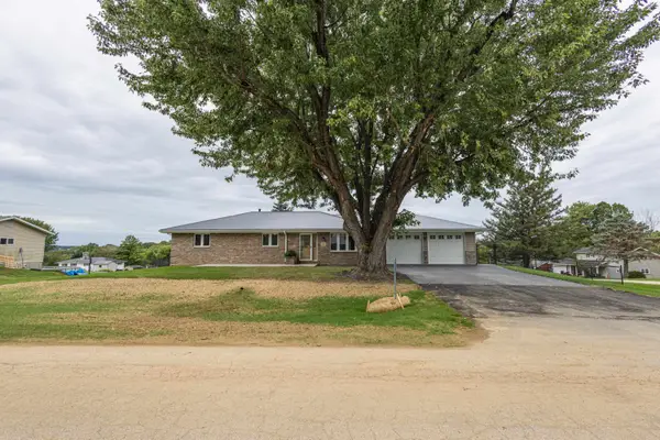 913 Arrowhead Drive, EAST DUBUQUE, IL 61025