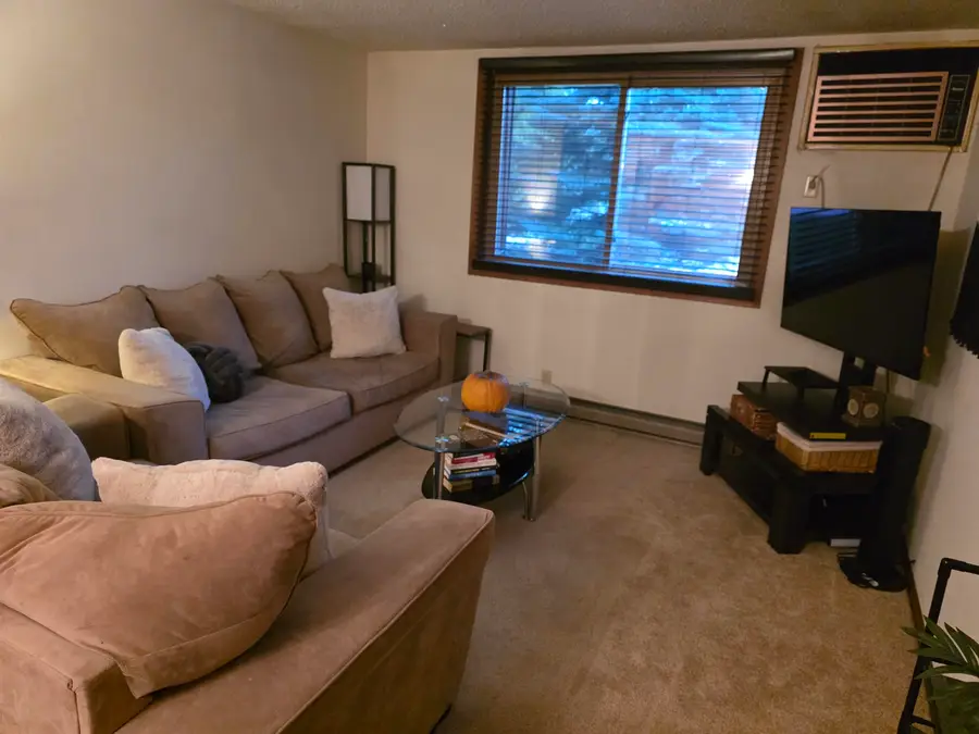 817 Cheshire Court, Freeport, IL 61032 - #2