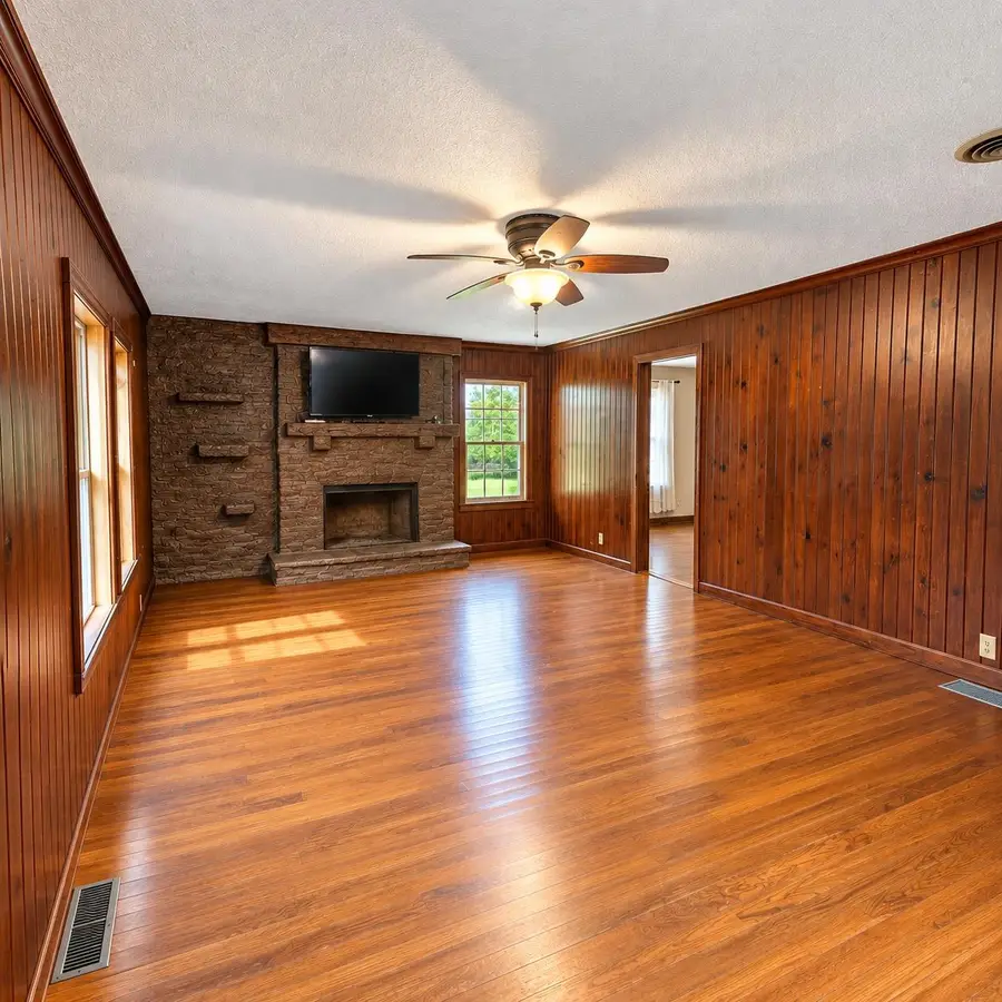 12096 Saunders Road, Pecatonica, IL 61063 - #3