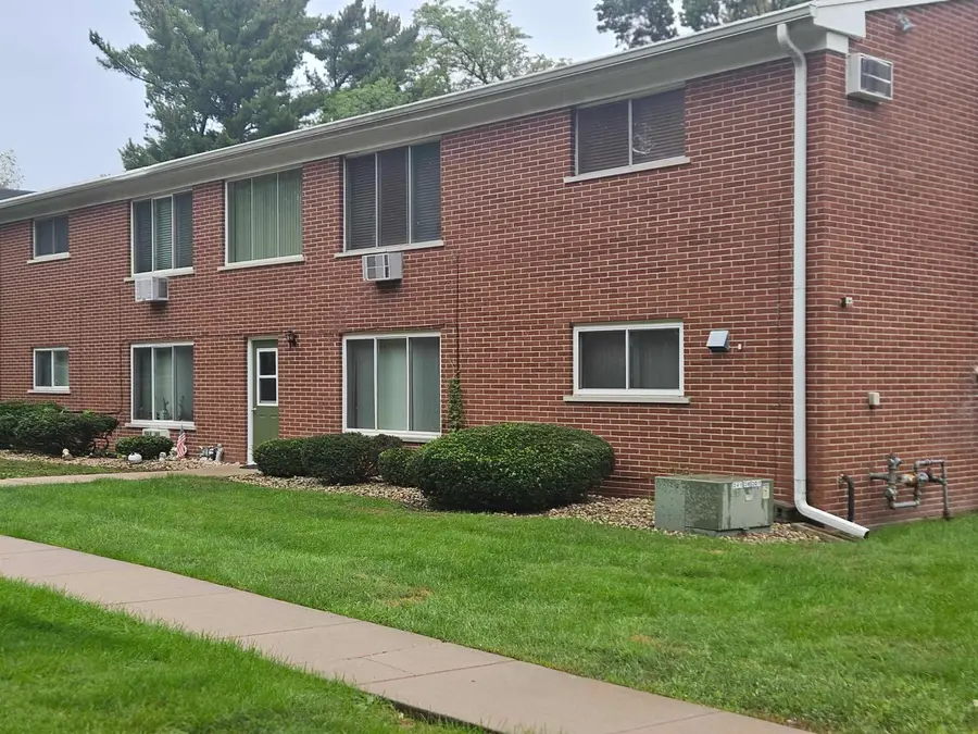 124 N Whistler Avenue #A2, Freeport, IL 61032 - #2