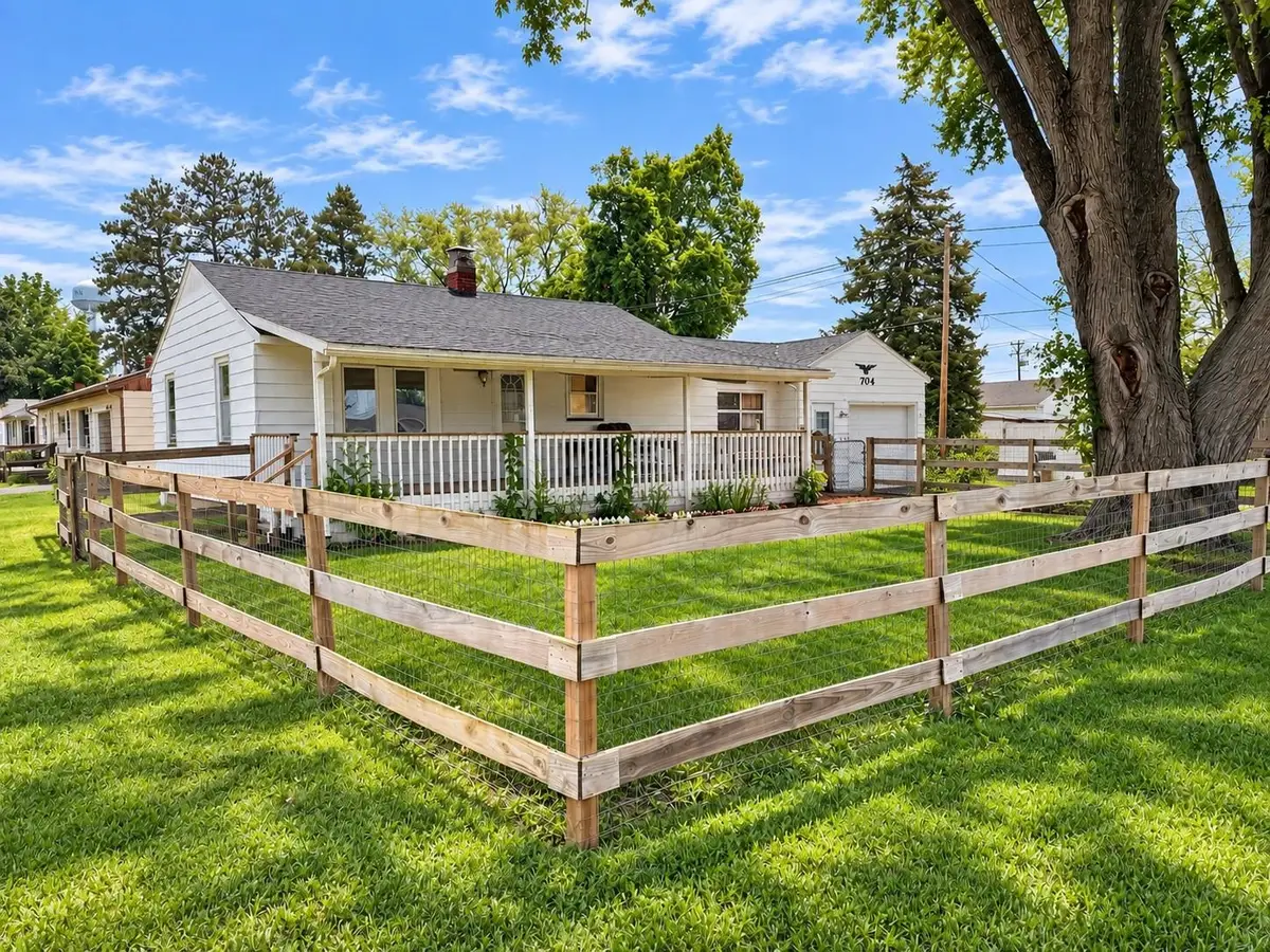 704 Willow Street, Savanna, IL 61074 - #1