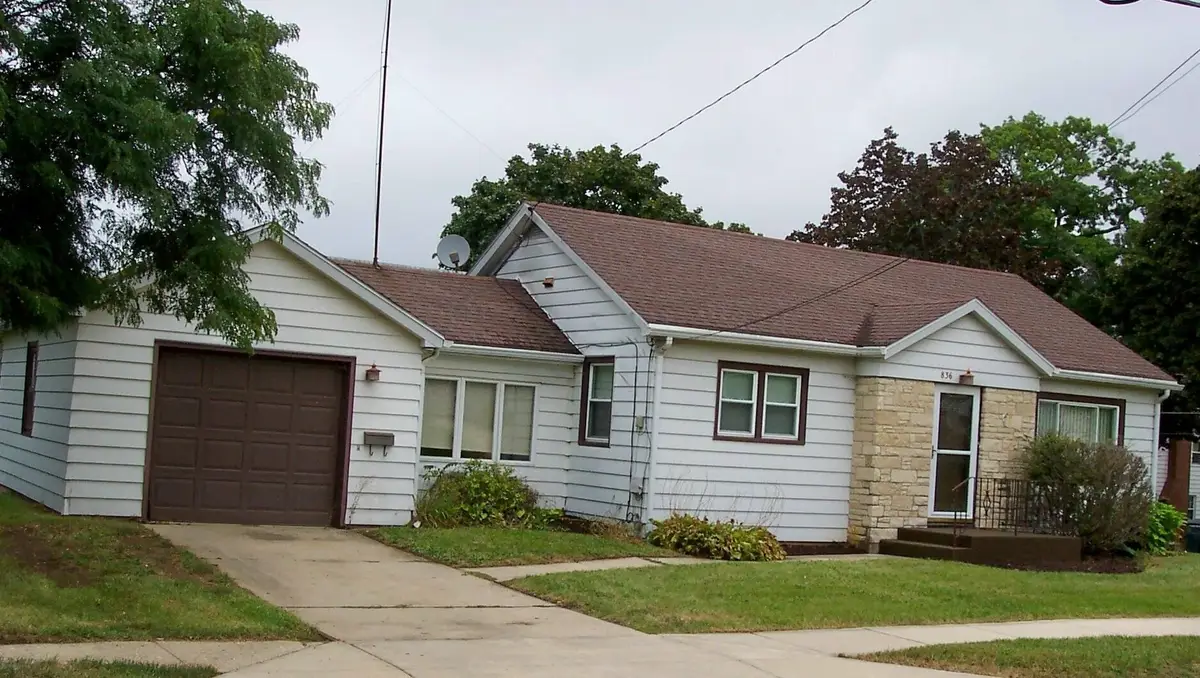 836 W Empire Street, Freeport, IL 61032 - #1